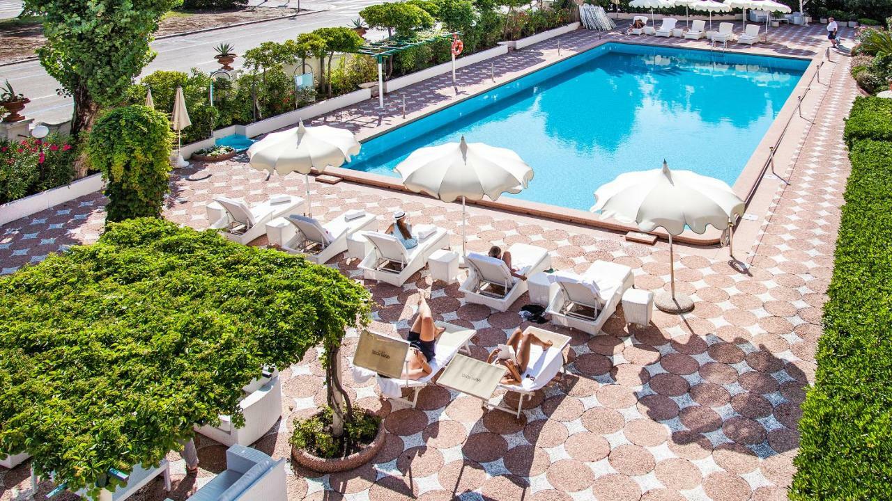 Residenza Parco Fellini Hotel Rimini Exterior photo